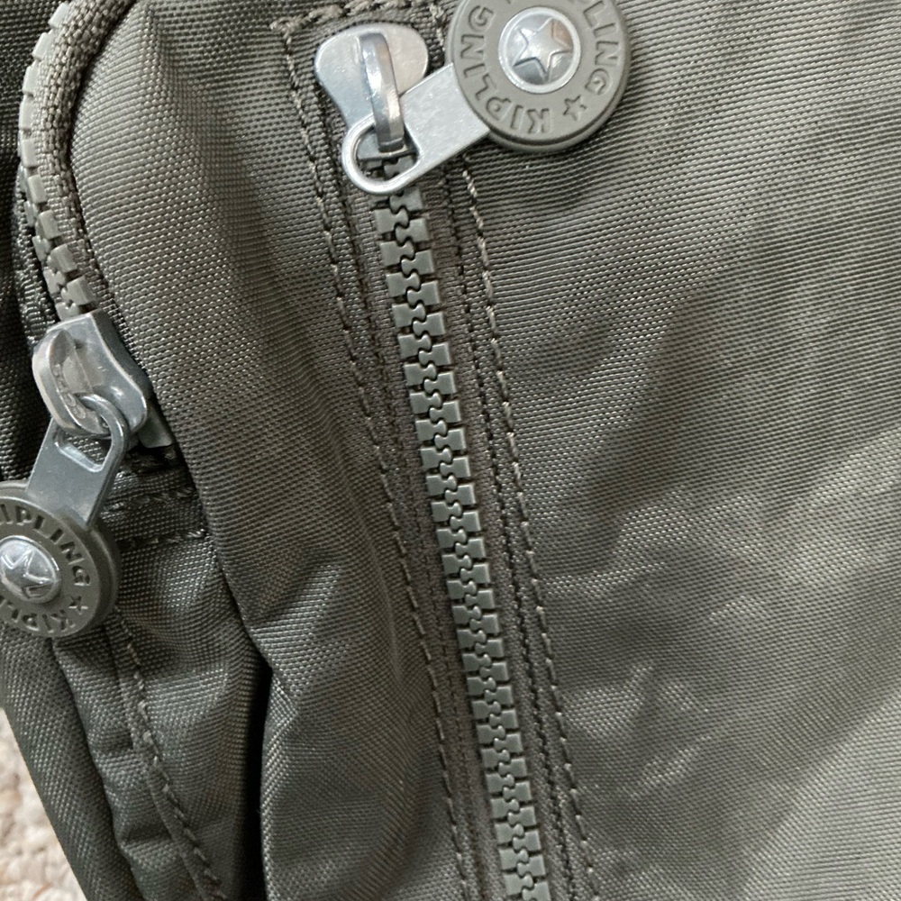 Kipling Olive Green Men's Belt Bag with Monkey Keychain - Picture 2 of 4
